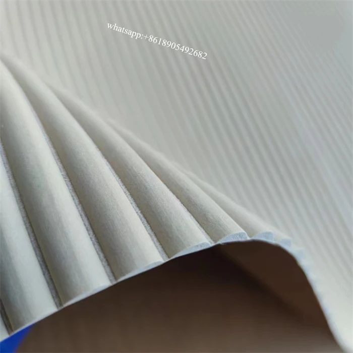 Flexibilní stěnové panely Zásuvky ŽEBROVANÉ PANELY Zakřivené skříňové panely